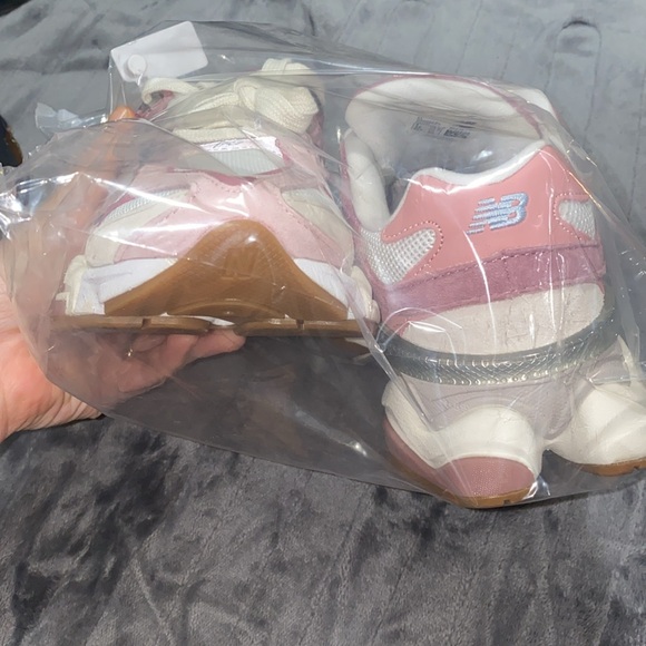 🍒NWT Viral Sold out Rose Pink New Balance 9060 running shoes! - Picture 10 of 10